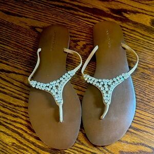 Ann Taylor leather rhinestone thong flat sandals. Size 9.